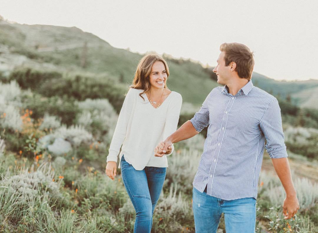 Engagement Photo Poses to Inspire You | H Photography